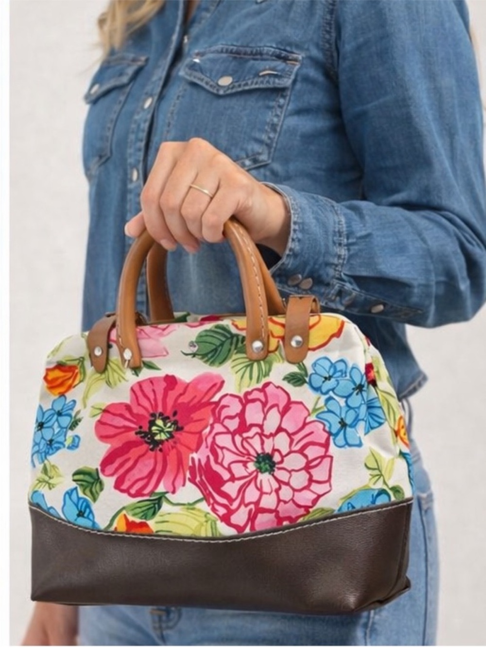 🌺Stunning Floral Hand Bag with Brown Trim - Picture 2 of 12